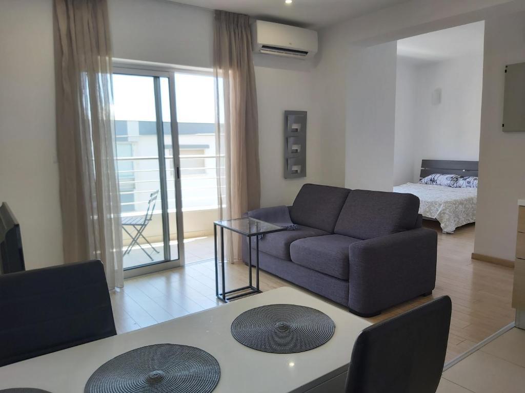 Лимассол: Eden Beach Apartment 411