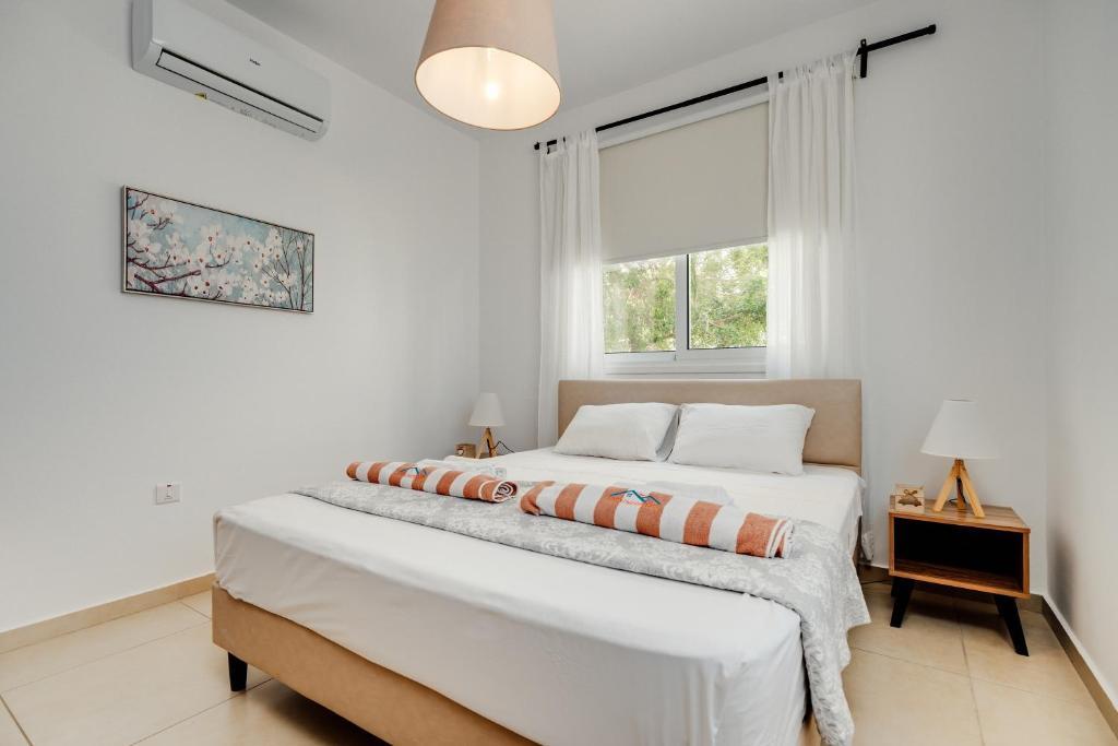 Паралимни: SunnyVillas: 2BR Mythical Apt*Swimming Pool*AK04