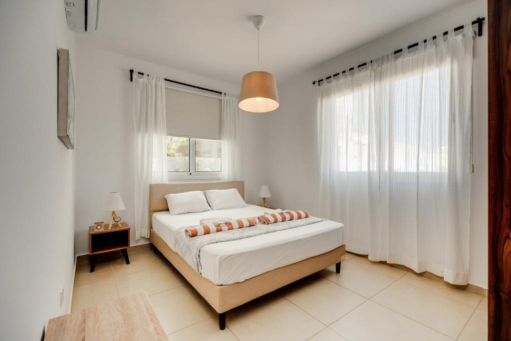 Паралимни: SunnyVillas: 2BR Mythical Apt*Swimming Pool*AK04