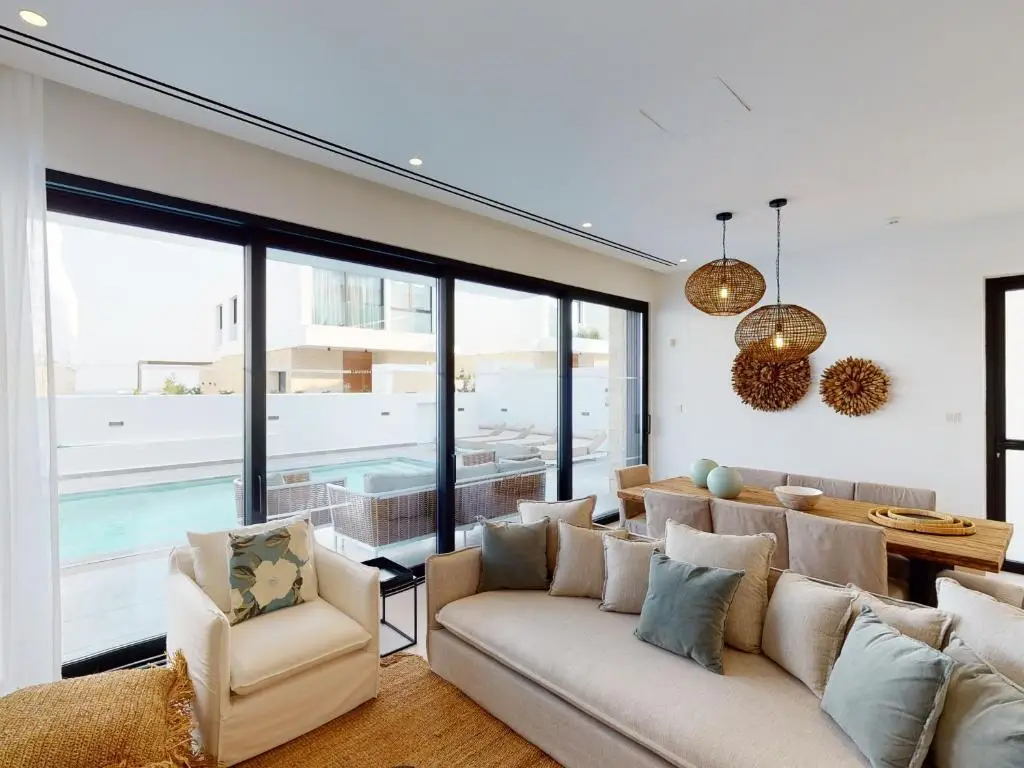 Sanders Konnos Bay Efterpi - Splendid 4-bedroom Villa With a Side Sea View — фото 1