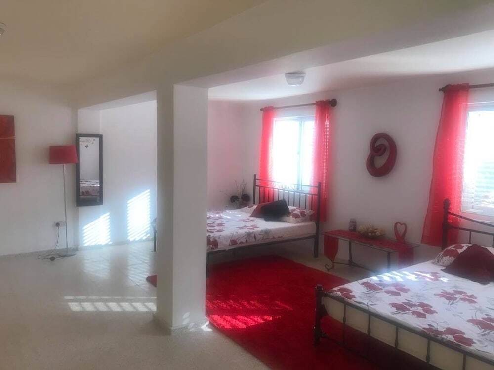 Australian Villa in Lapta , Sleeps up to 12 Persons , New to the Holiday Rental — фото 1