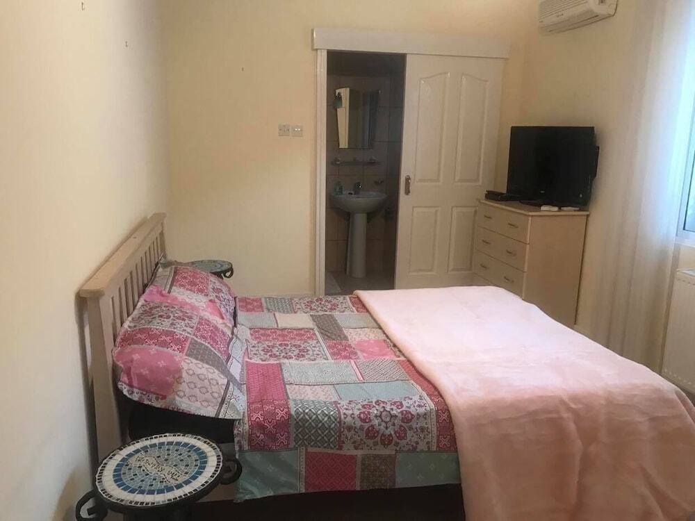 Кирения: Australian Villa in Lapta , Sleeps up to 12 Persons , New to the Holiday Rental