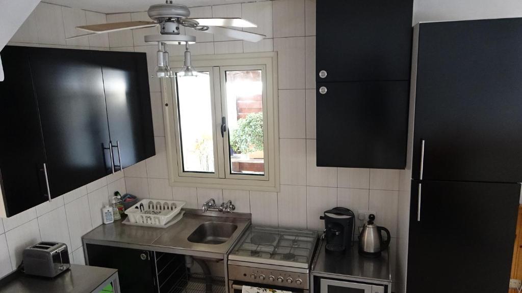 Перволия: Spyros No23 Charming Oceanview Maisonette