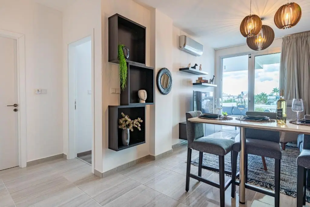 Ларнака: Sunshine 1-Bedroom Apartment in Larnaca