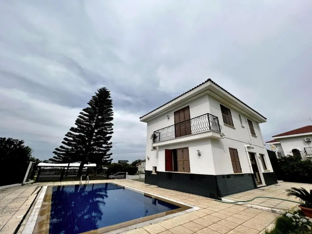 Separate Villa With Pool and Garden in Lefkosa — фото 1