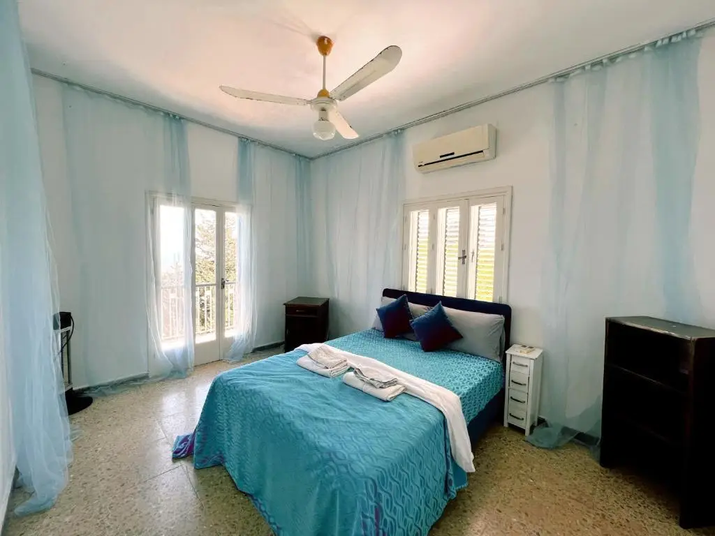 Лапта: Sea View Spacious Private Villa in Lapta