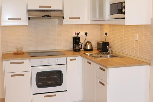Пафос: Procy 104 Apartment Venus Beach Ideal for Long or Short Stays