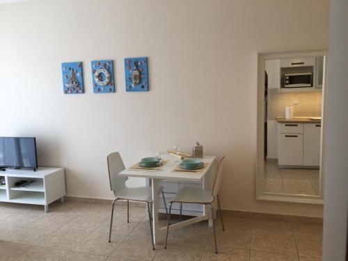 Пафос: Procy 104 Apartment Venus Beach Ideal for Long or Short Stays
