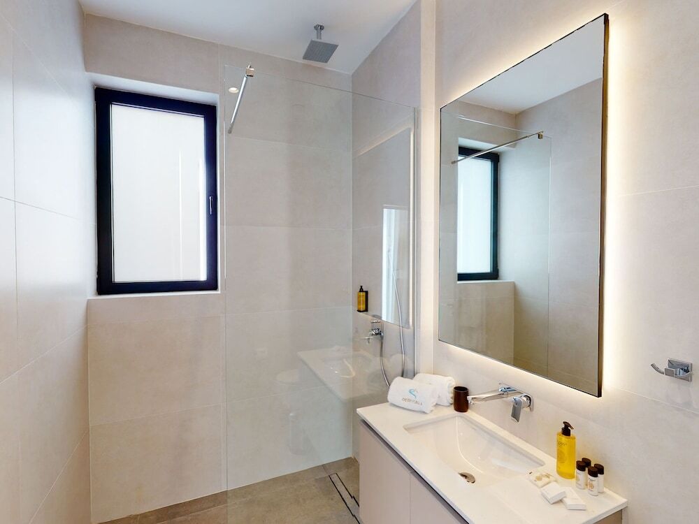 Протарас: Sanders Konnos Bay Ira - Remarkable 5-bdr Villa On Beach Front