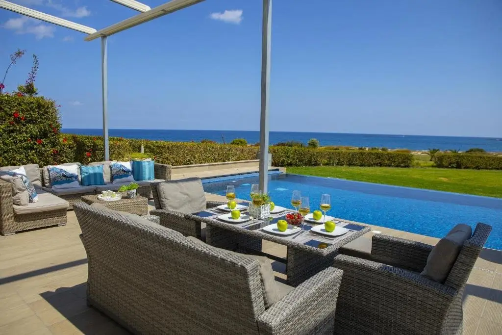 Протарас: Protaras Seafront Villa Infinte Aretousa