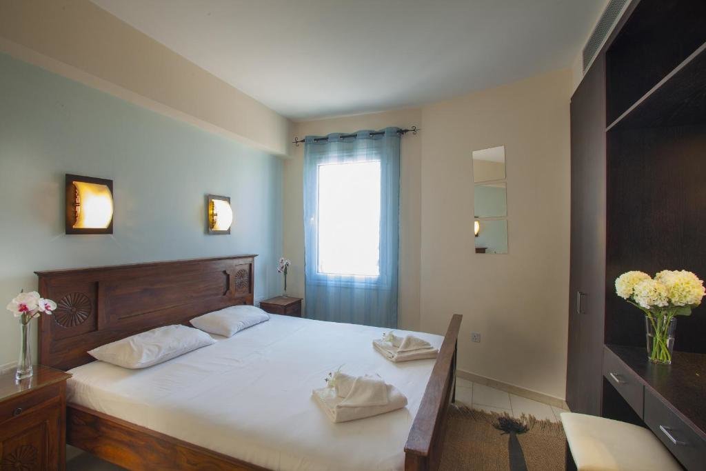 Протарас: Protaras Seafront Villa Infinte Aretousa