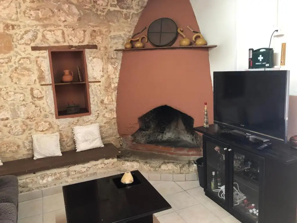 Киссонерга: Friendly villagehouse