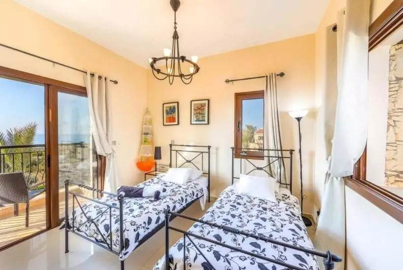 Аргака: Petrides Villa