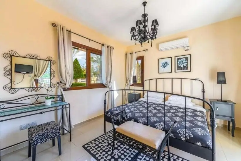 Аргака: Petrides Villa