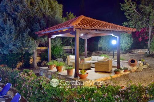 Пейя: Large Pool & Garden Sauna Jacuzzi Table tennis Peaceful Area Near to the Sea