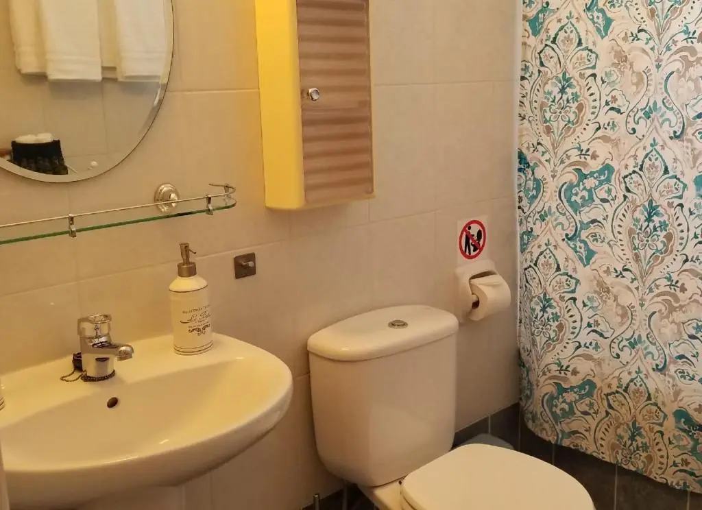 Пафос: Universal Apartment with a View