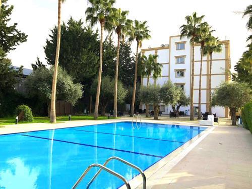Кирения: Park Palace in the City Center