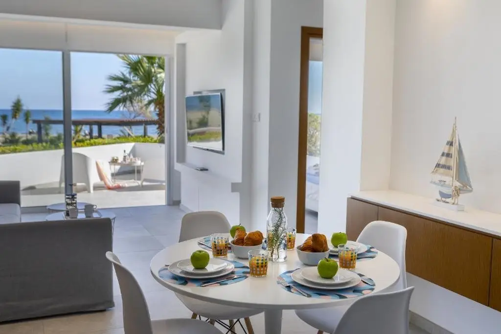 Ларнака: Mackenzie Castella Beachfront Suite
