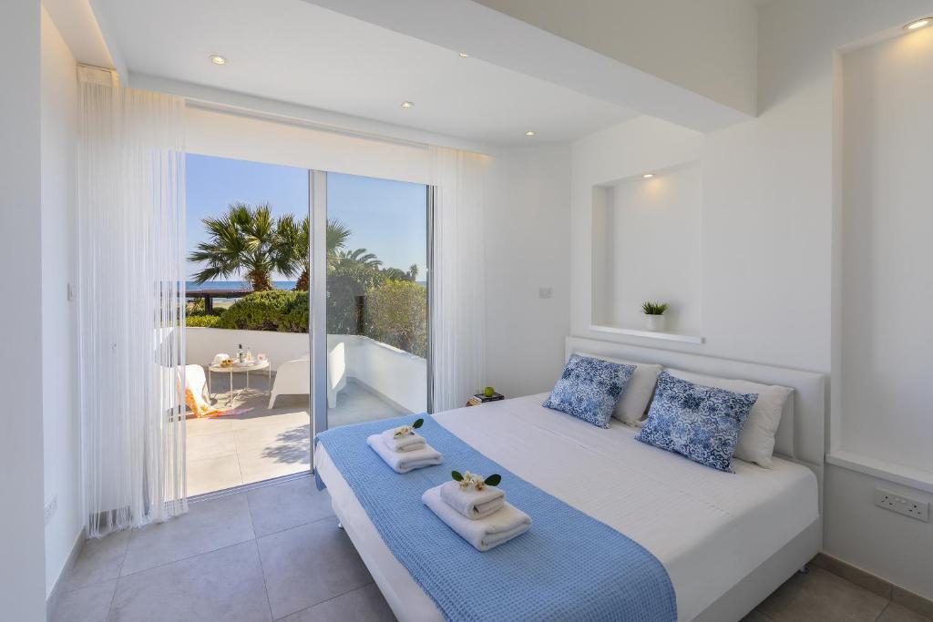 Ларнака: Mackenzie Castella Beachfront Suite