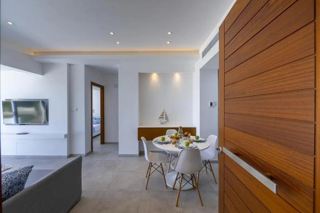 Ларнака: Mackenzie Castella Beachfront Suite