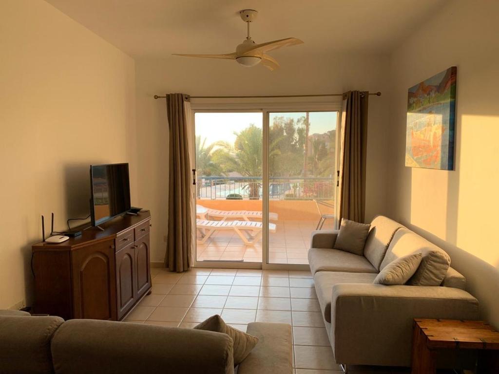 Пафос: Stylish 2 bedroom apartment with seaviews in King's Palace
