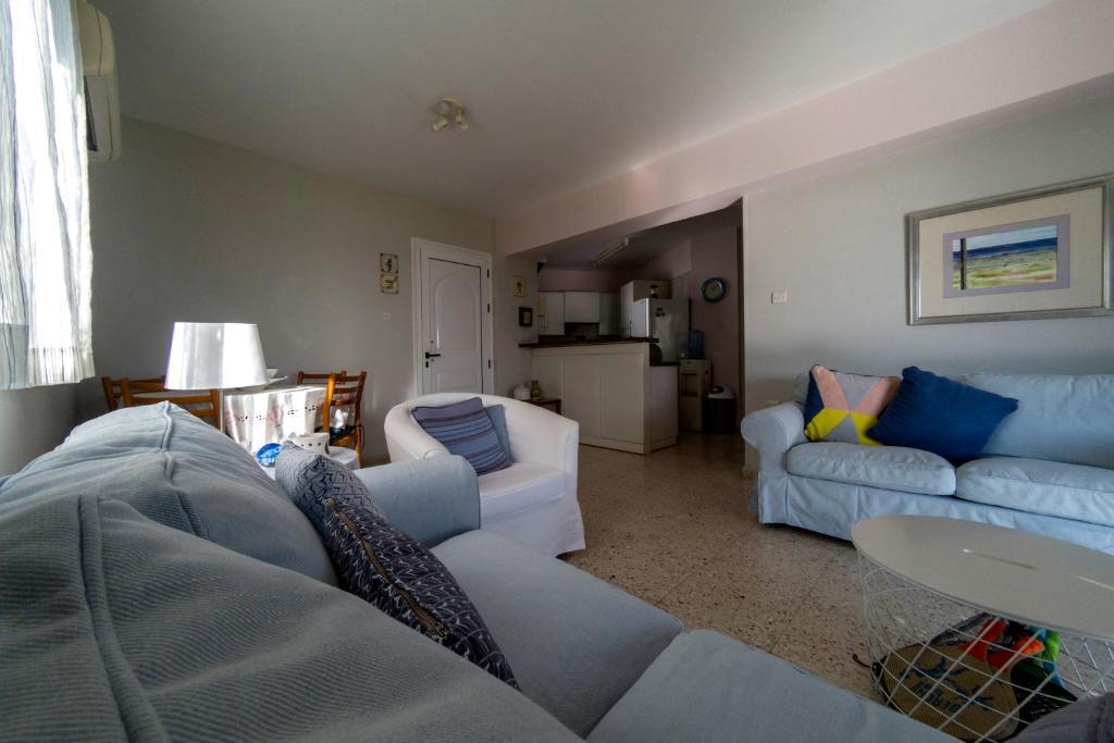 Перволия: Blue Bay Beach House