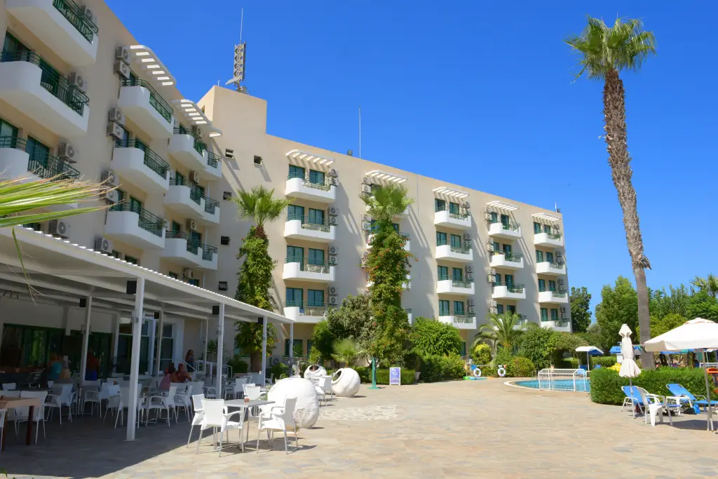 Artemis Hotel — фото 1