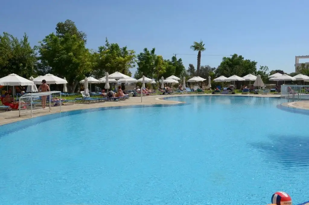 Протарас: Artemis Hotel