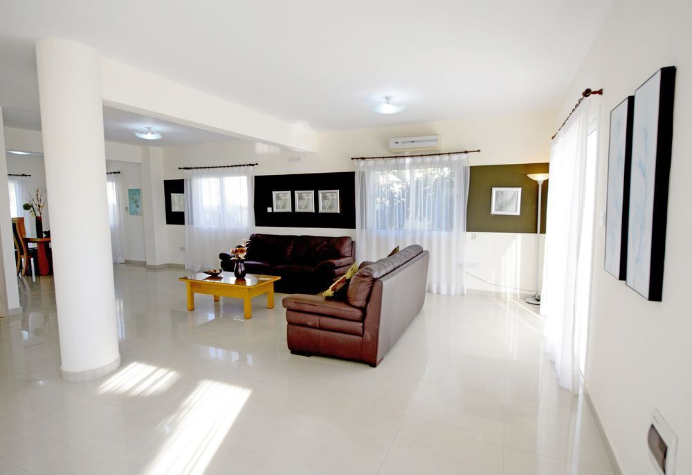 Айя-Напа: Hara Nissi Beach VIllas