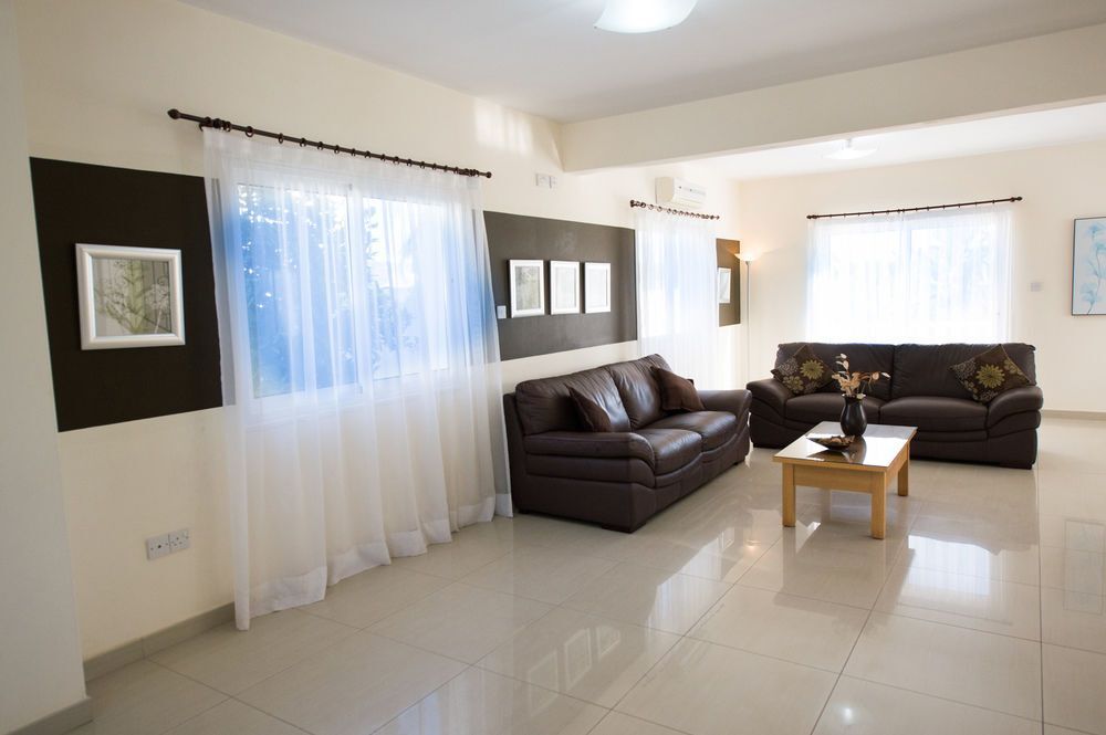 Айя-Напа: Hara Nissi Beach VIllas