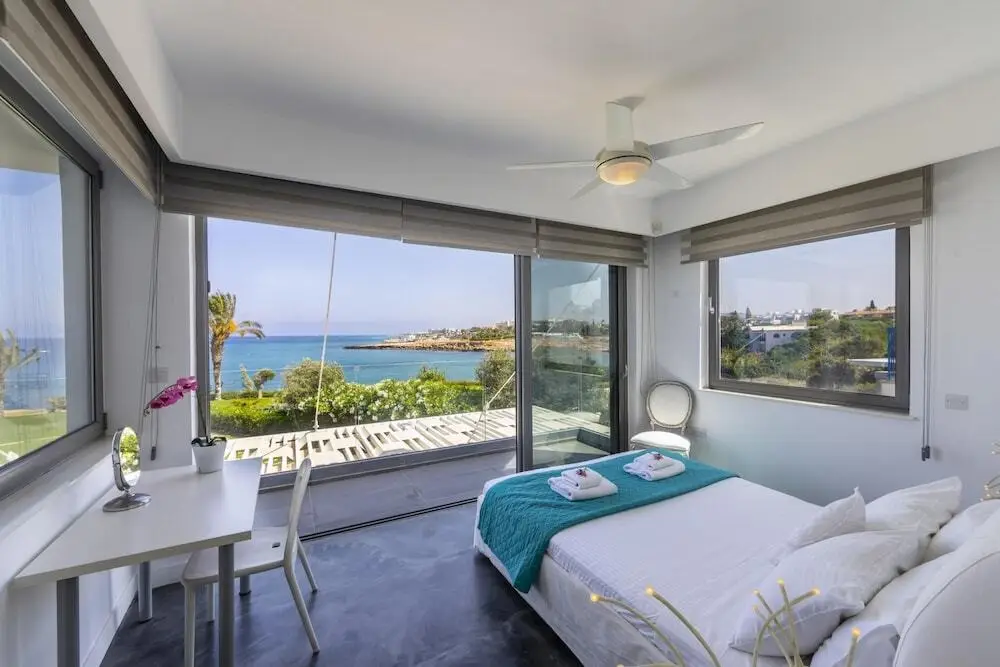 Протарас: Beachfront Dream Villa