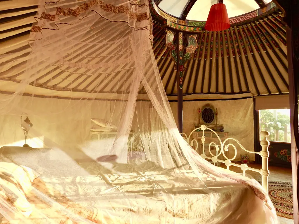 Като-Дрис: Глэмпинг Nirvana Yurts