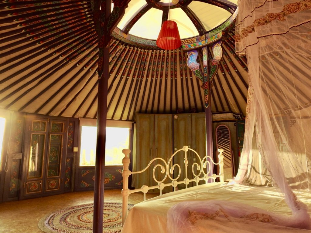 Като-Дрис: Глэмпинг Nirvana Yurts