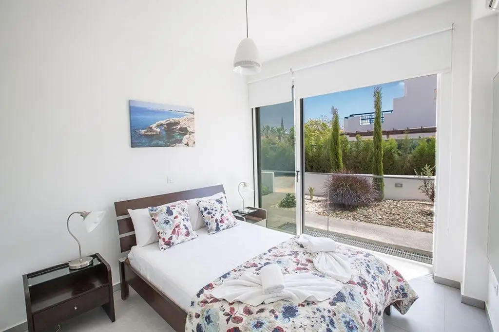 Протарас: Villa Ochosto Helios - Beautiful 5 Bedroom Protaras Villa - Walking Distance to Fig Tree Bay Beach