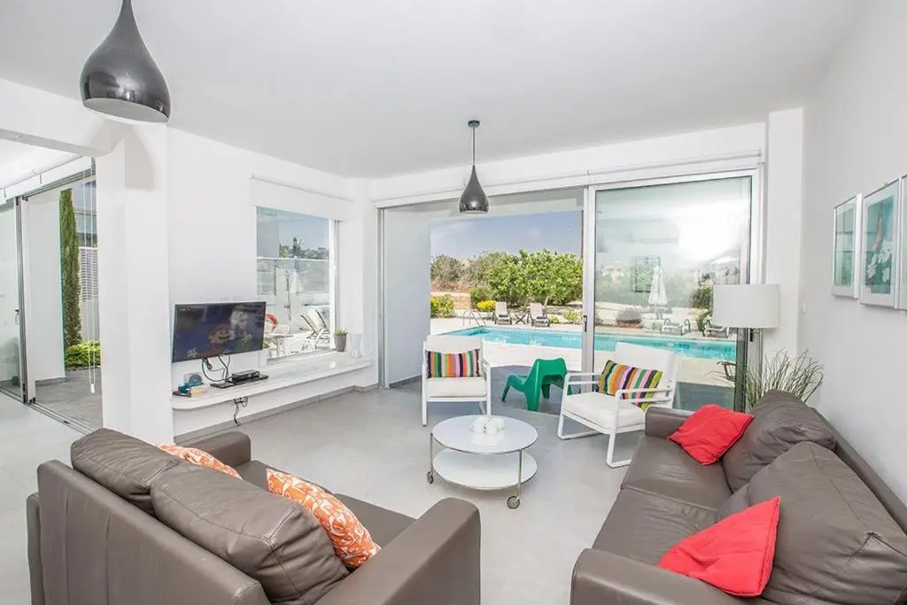 Протарас: Villa Ochosto Helios - Beautiful 5 Bedroom Protaras Villa - Walking Distance to Fig Tree Bay Beach