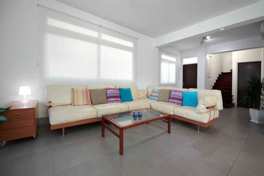 Протарас: Beach Front Bella Vista by Ezoria Villas