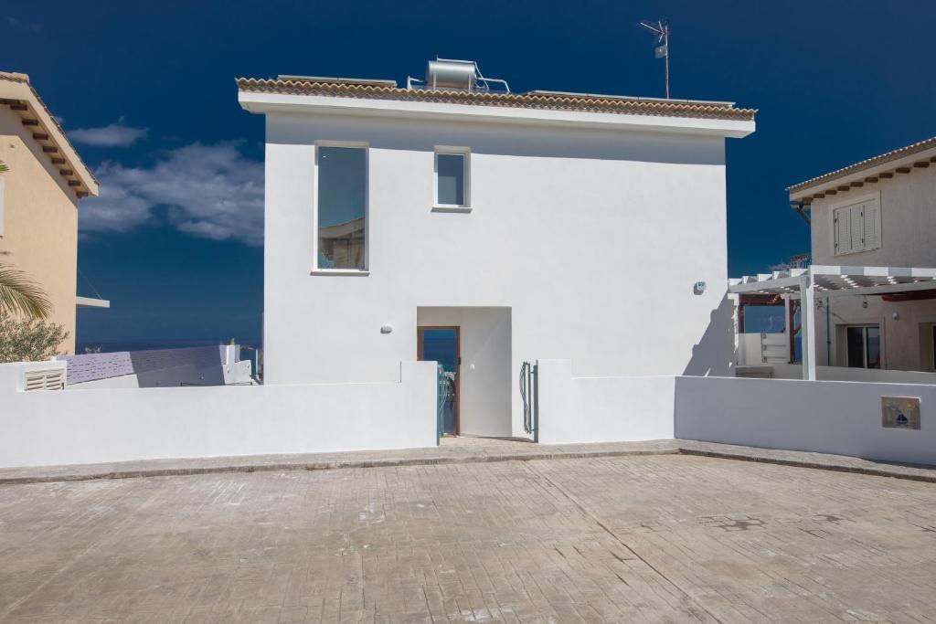 Artizan Seafront Villa 5 — фото 1