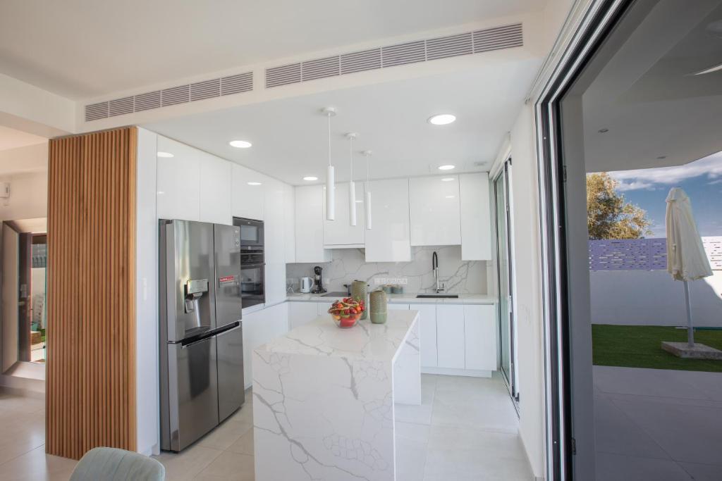 Протарас: Artizan Seafront Villa 5