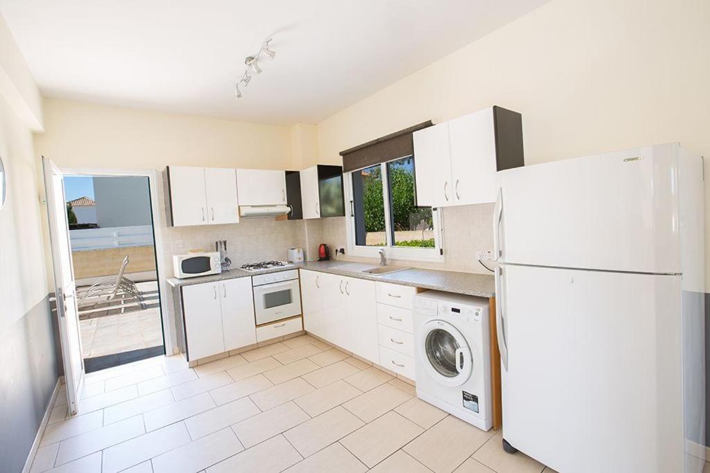 Айя-Напа: Villa Thekla - Modern 3 Bedroom Ayia Thekla Villa with Pool - Close to the Beach