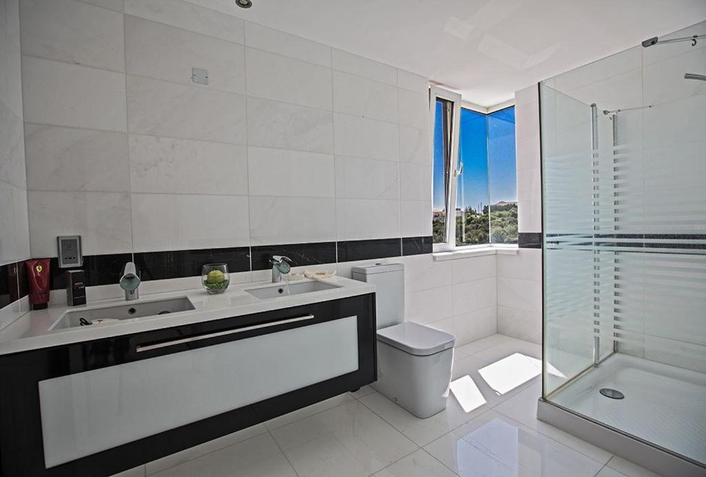 Протарас: Villa Saranta Gold - Exquisite 3 Bedroom Protaras Villa with Private Pool and Panoramic Views