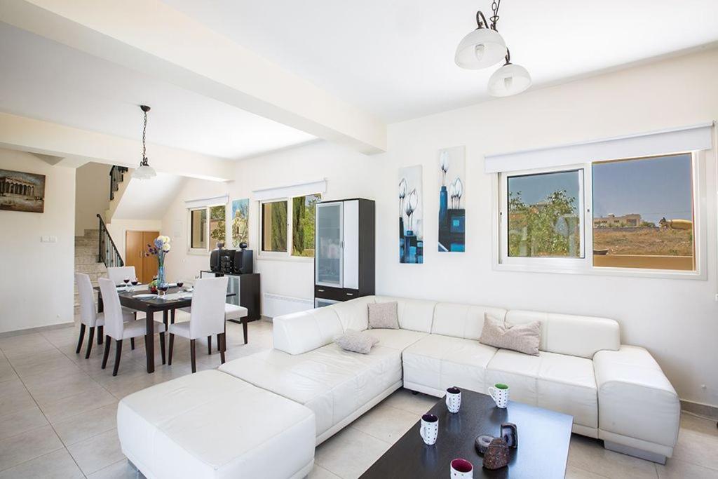 Протарас: Villa Akefalo - Beautiful 3 Bedroom Protaras Villa with Private Pool - Close to Amenities