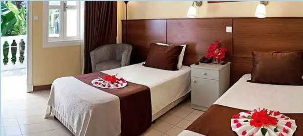 Алсанджак: La Hotel Kyrena