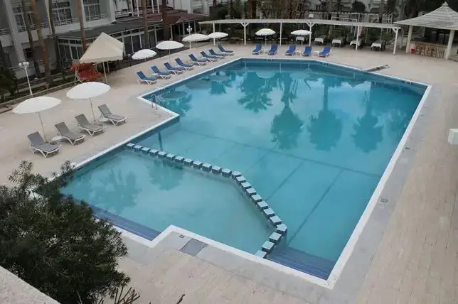 Алсанджак: La Hotel Kyrena