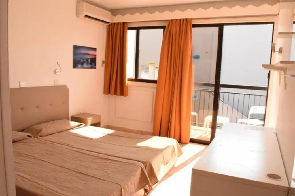 Айя-Напа: Pambos Napa Rocks / Katalina Apartments