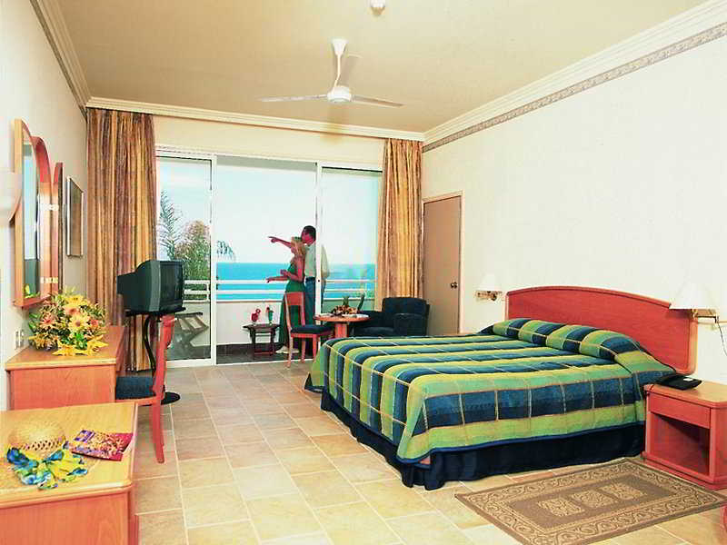 Перволия: Faros Holiday Village