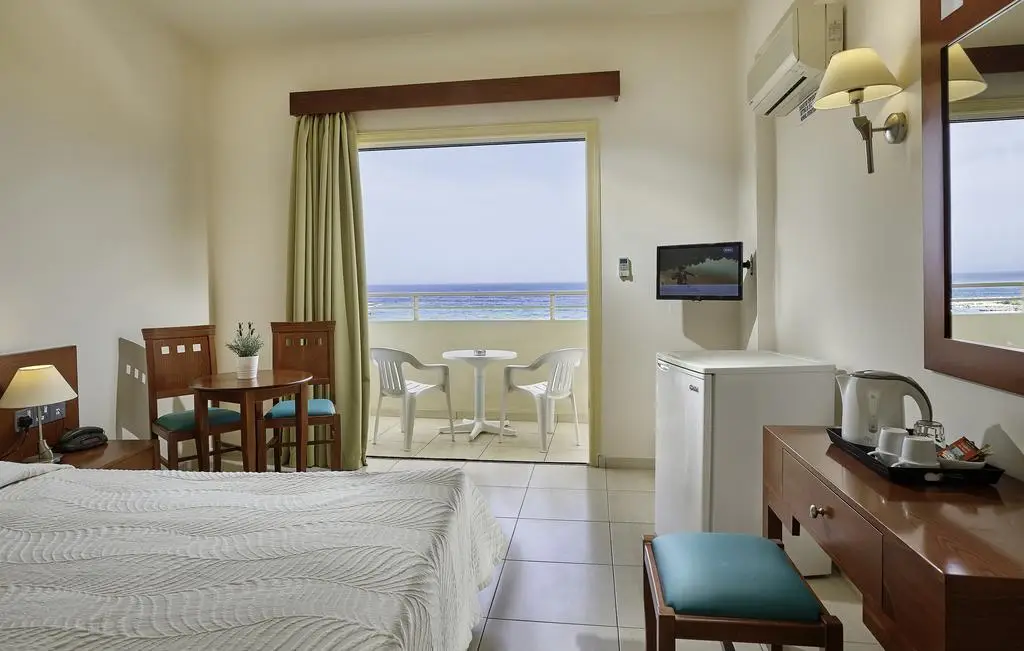 Протарас: Iris Beach Hotel