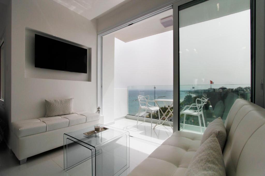 Лимассол: The White Pearl Suite - beach front city centre with sea view.