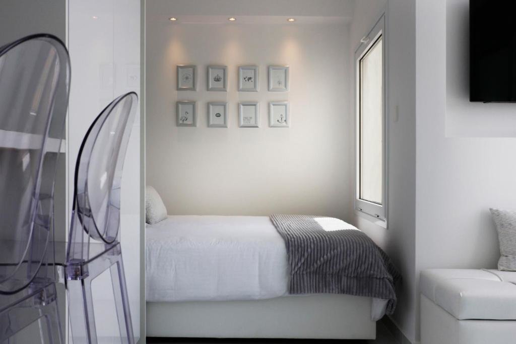 Лимассол: The White Pearl Suite - beach front city centre with sea view.
