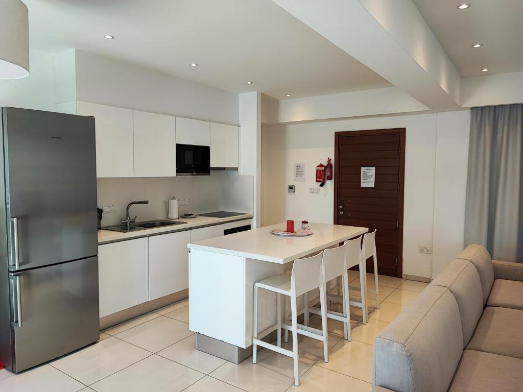 Протарас: Ocean Suites Luxury Apartments