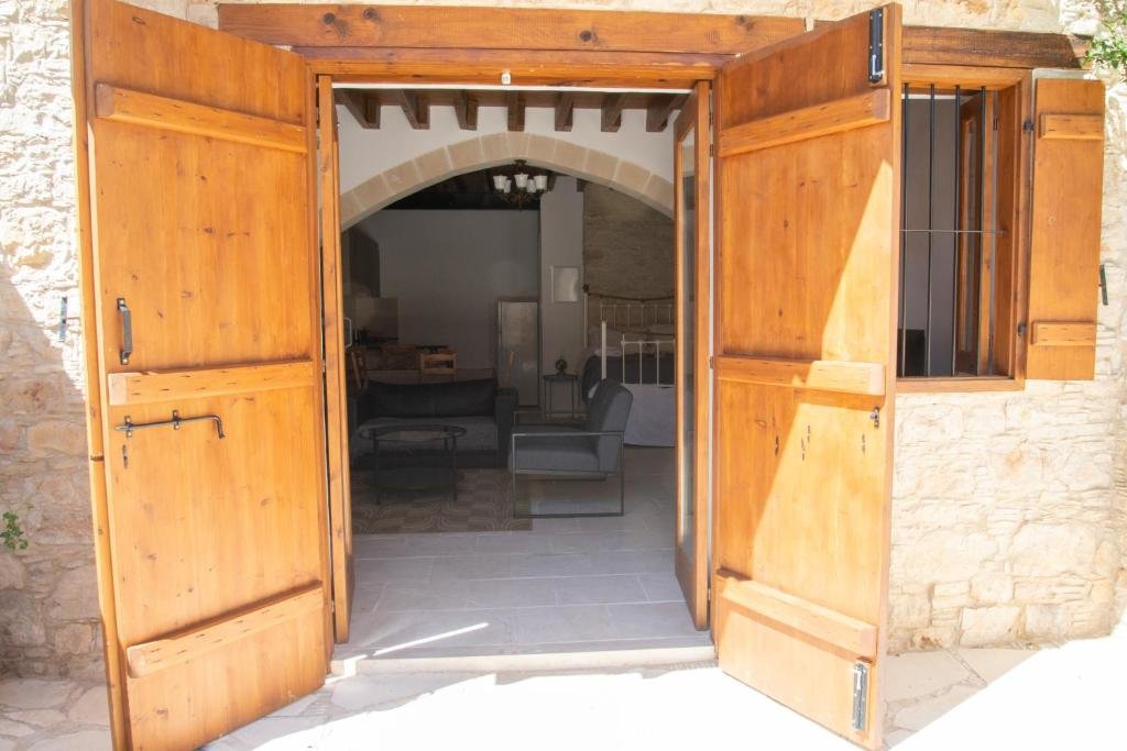 Лофу: Cleo's Inn